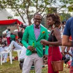 Couple qui boit une bière