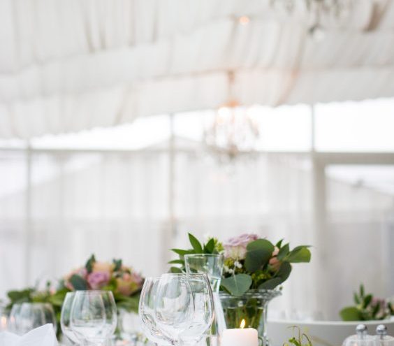 Table mariage sous tente